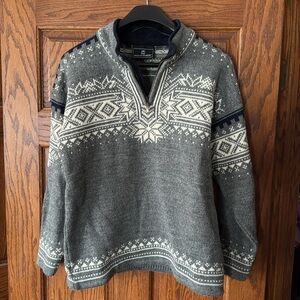 Dale of Norway Classic 100% Pure New Wool Sweater.